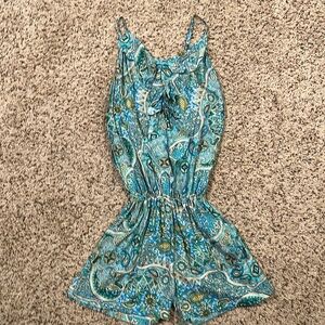 Size M/L blue paisley print romper with pockets